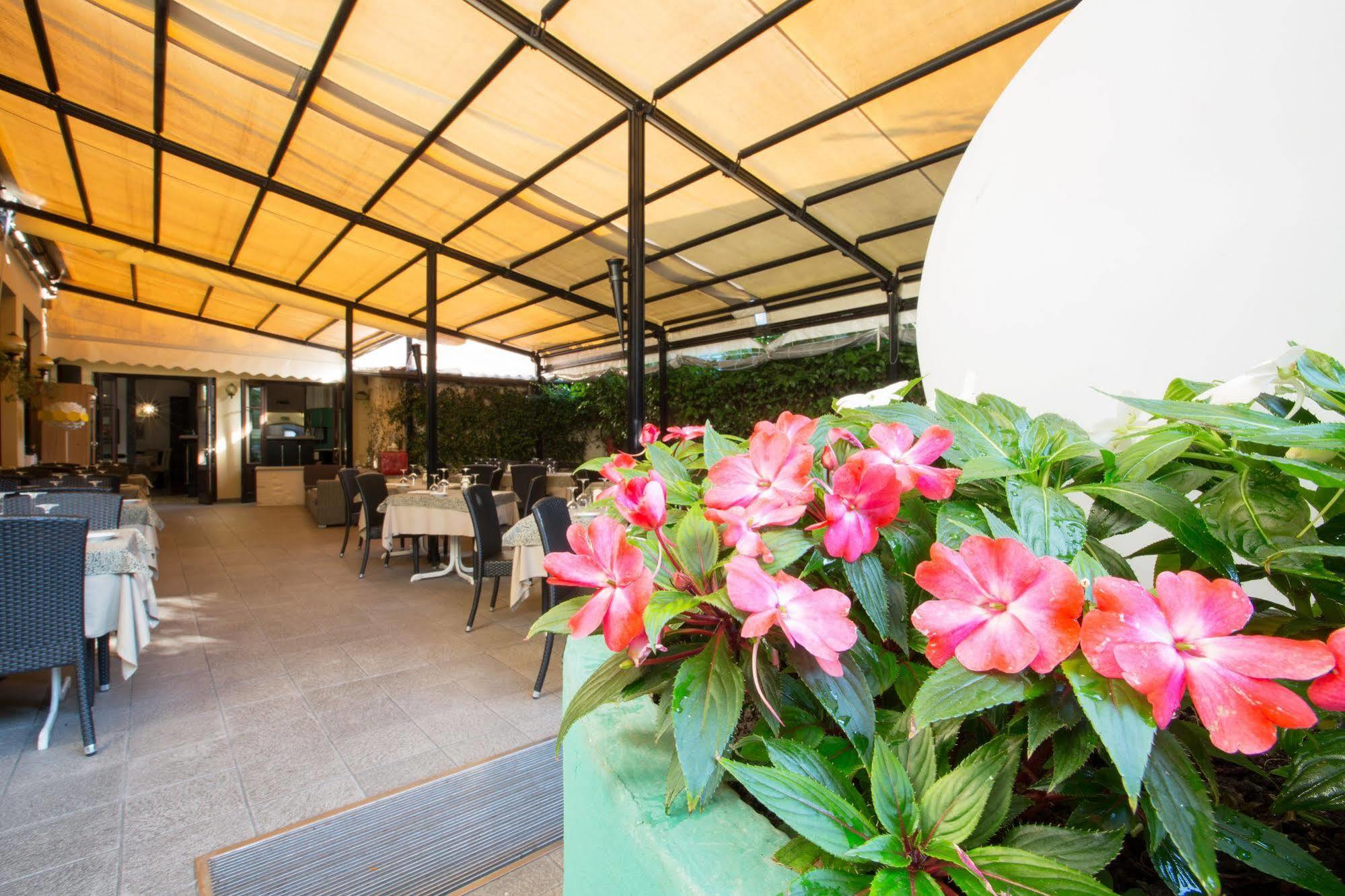 Albergo Giardino Черноббио Экстерьер фото